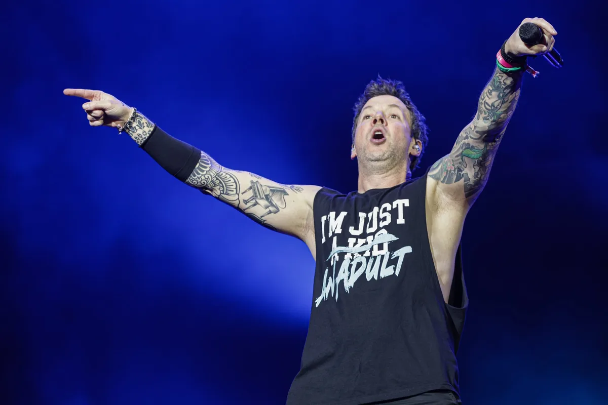 Simple Plan em apresentação de arquivo fotografada em 2024
