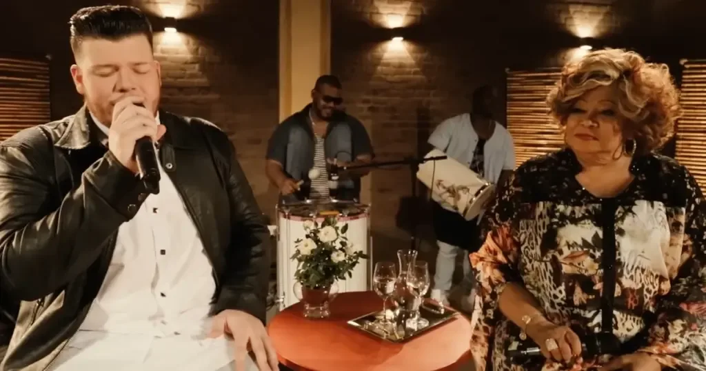 Ferrugem e Alcione cantam juntos no videoclipe de Paciência.