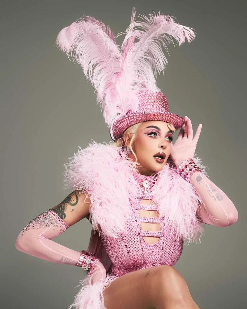 Pabllo Vittar em retrato promocional
