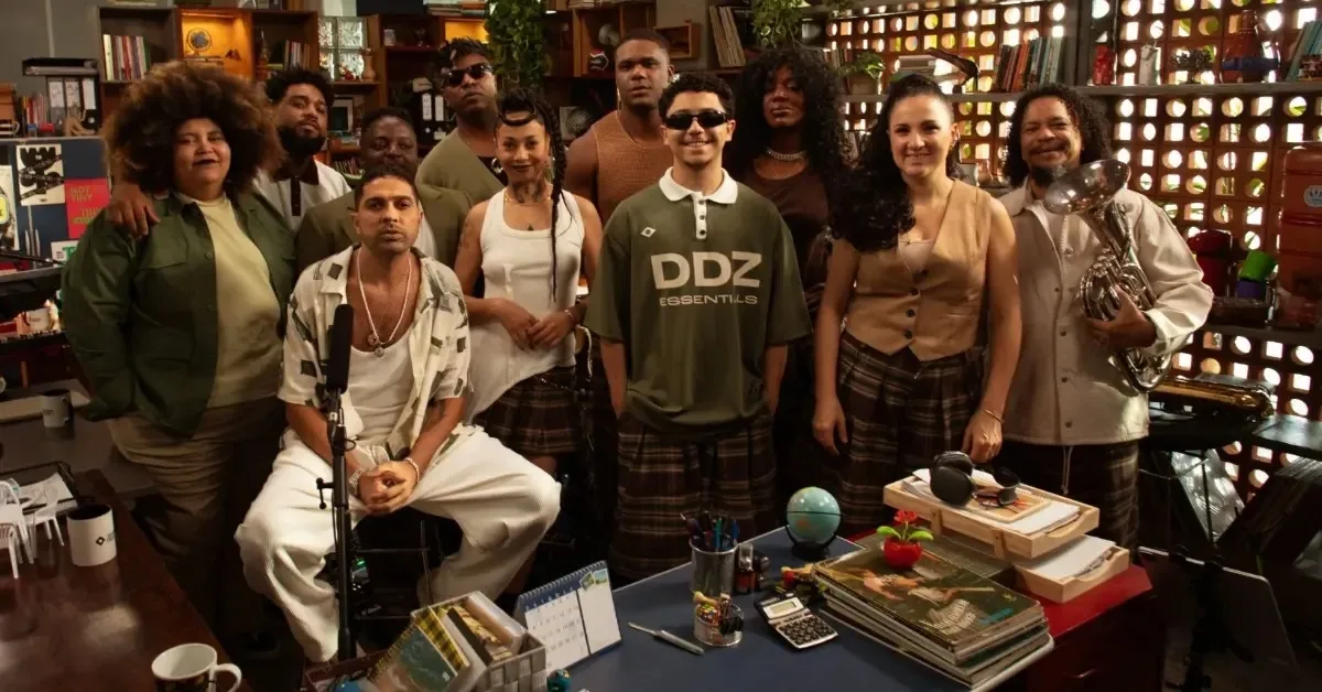 Don L e a equipe da apresentação no Tiny Desk Brasil