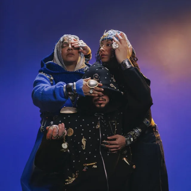 Capa do álbum Dez Vidas, do trio Tuyo