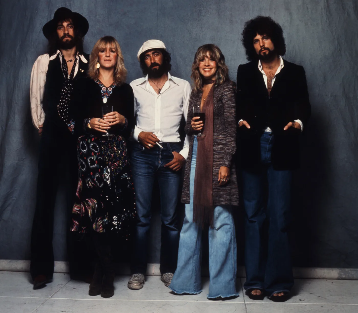 Os cinco integrantes da formação clássica do Fleetwood Mac em fotografia histórica