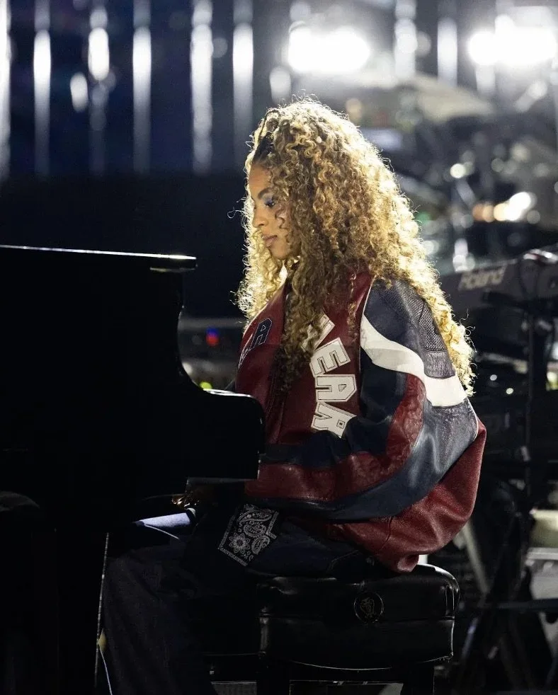 Blue Ivy Carter ao piano no show de Jay-Z em 23 de outubro