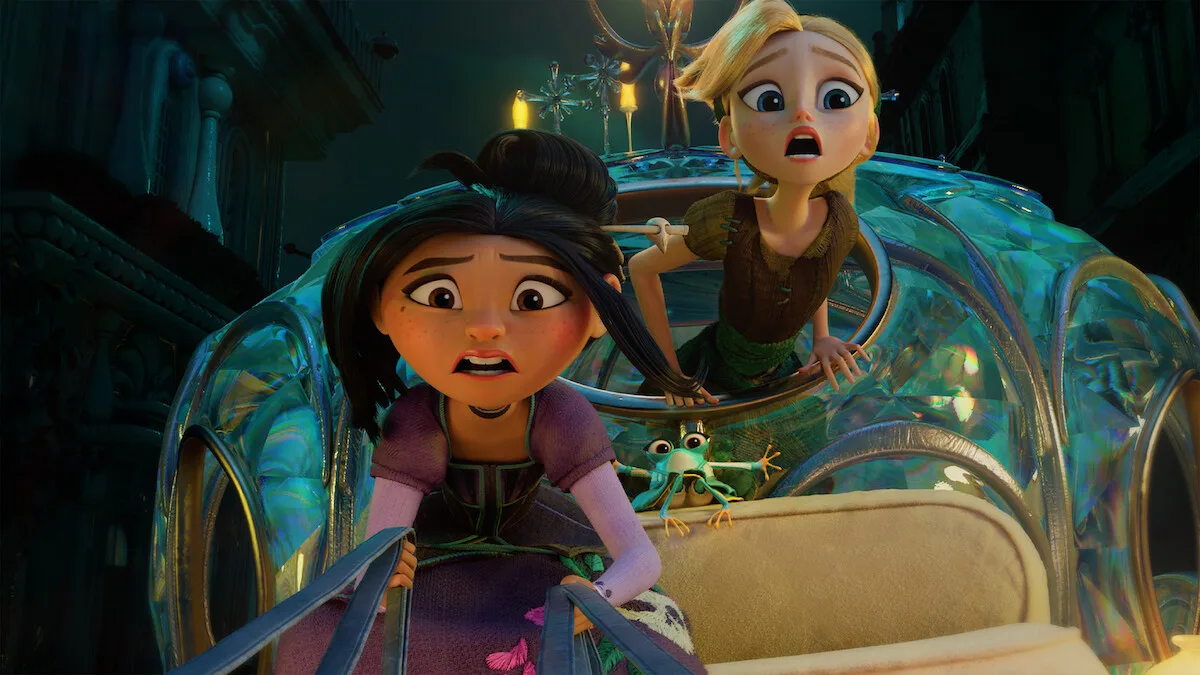 Duas personagens da animação Tipo Irmãs viajam em uma carruagem mágica, com uma pequena criatura entre elas.